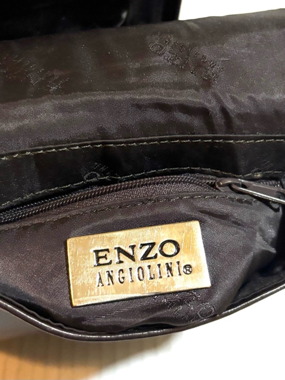 Enzo Angiolini vintage unisex Black Leather Crossbody with Front Lock - Picture 8 of 8